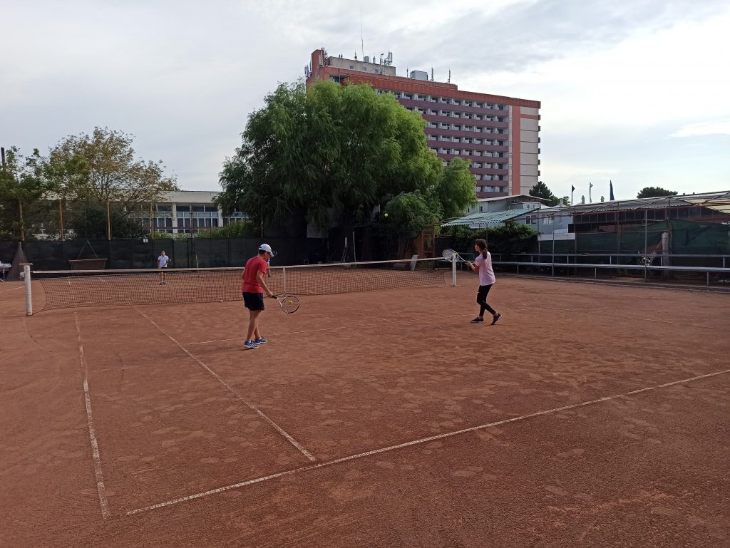 Suradam New meaning Loneliness Cursuri de initiere – Tenis Mangalia